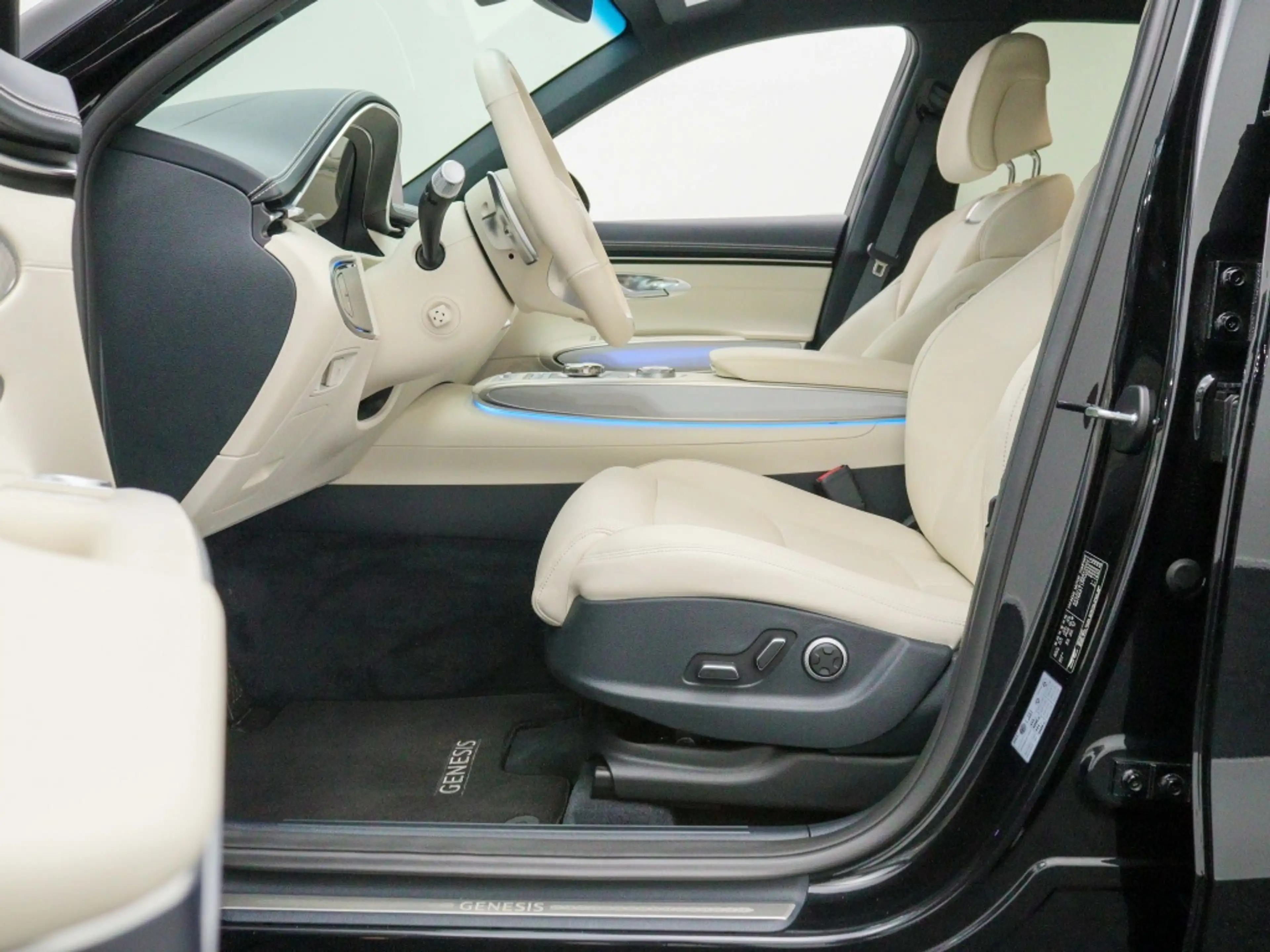 Genesis GV70 Electrified | DEMO | Adaptive Cruise Control | Pre — photo 14