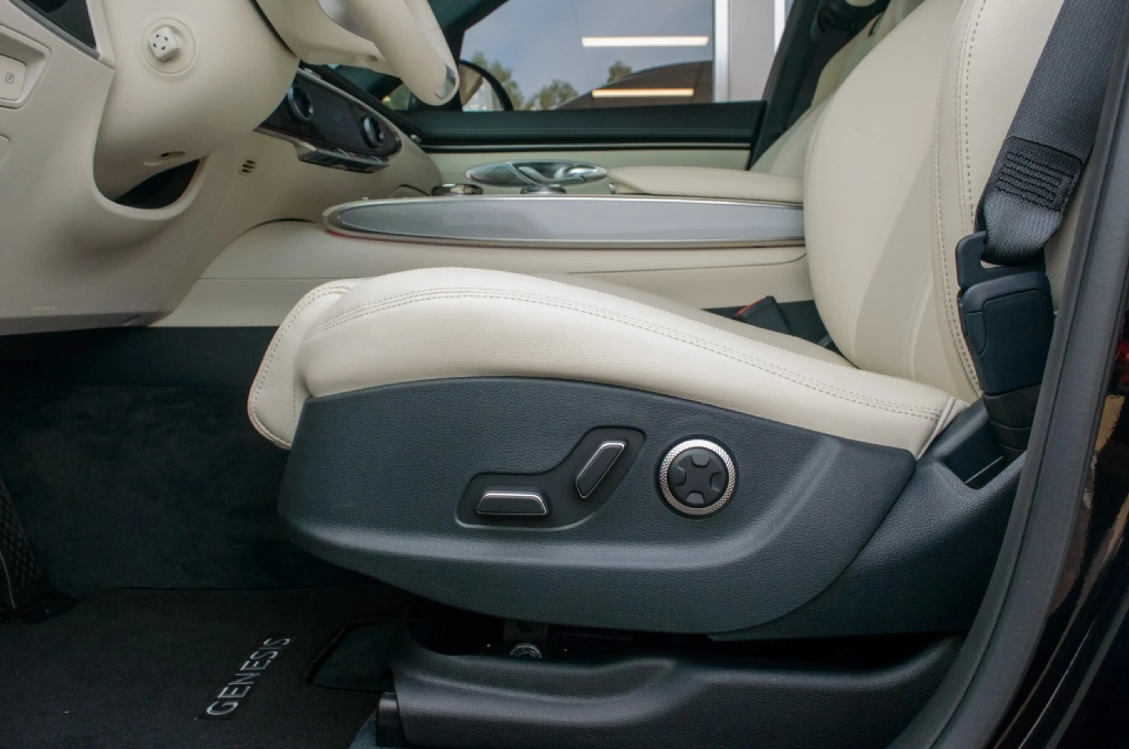 Genesis GV70 Electrified | DEMO | Adaptive Cruise Control | Pre — photo 15