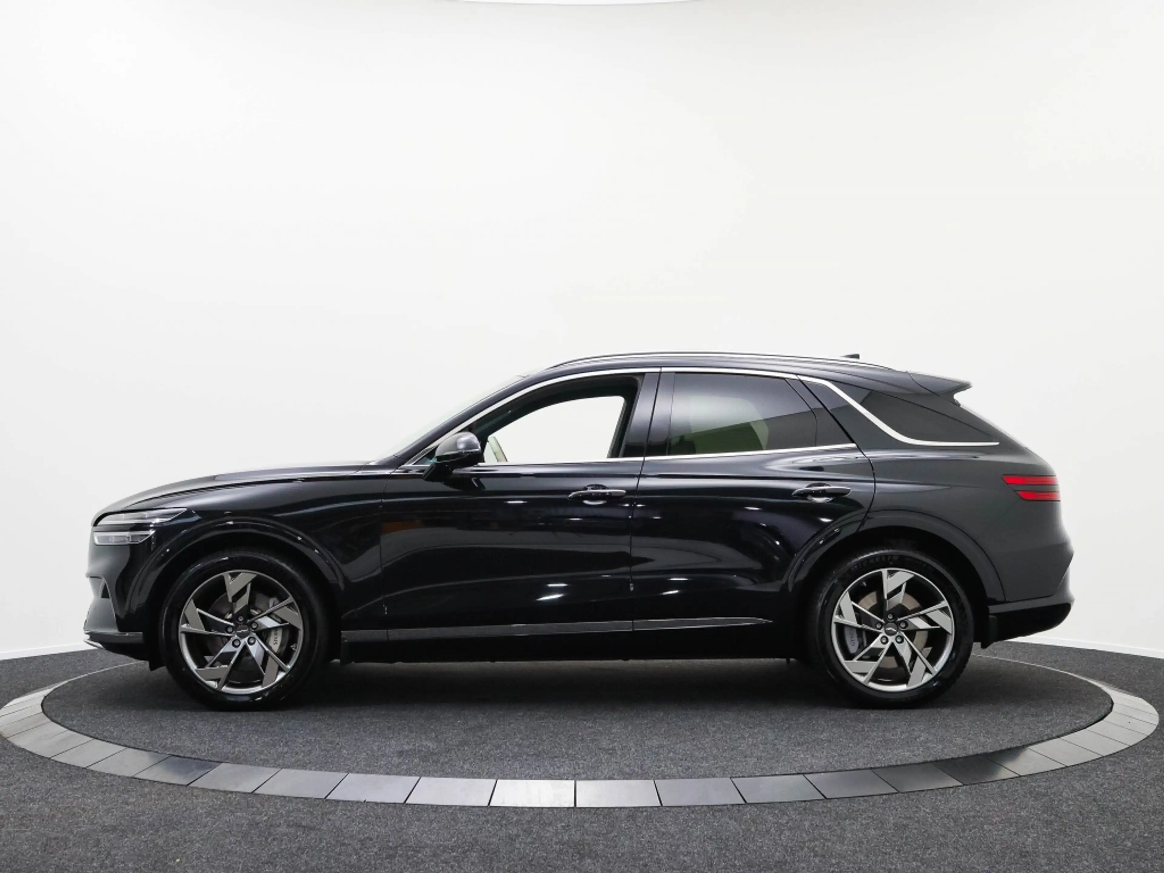 Genesis GV70 Electrified | DEMO | Adaptive Cruise Control | Pre — photo 11