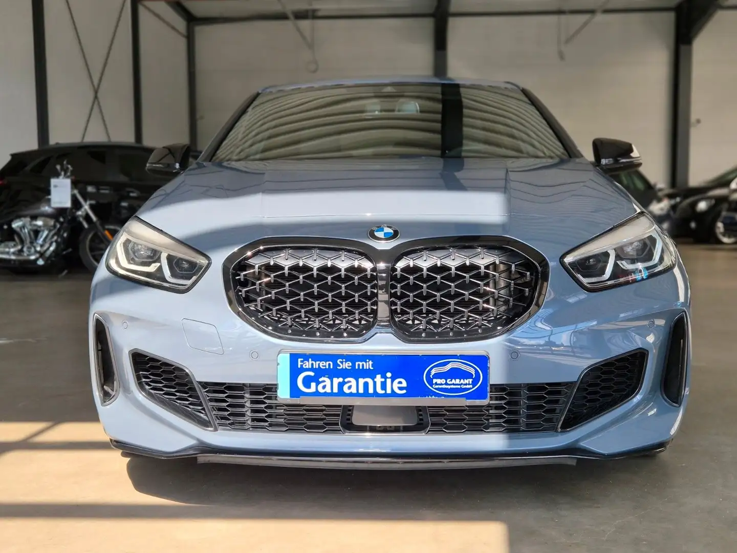 BMW 135 i XDRIVE M PERFORMANCE PAKET INDIVIDUALLACK Grau - 2
