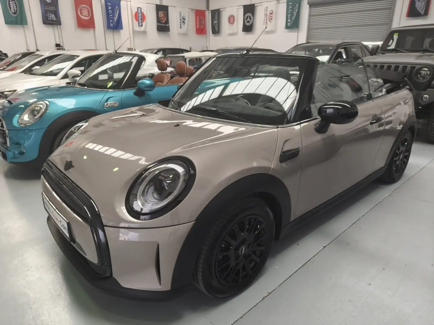 MINI Cooper Cabrio Aut. Marrón - 2
