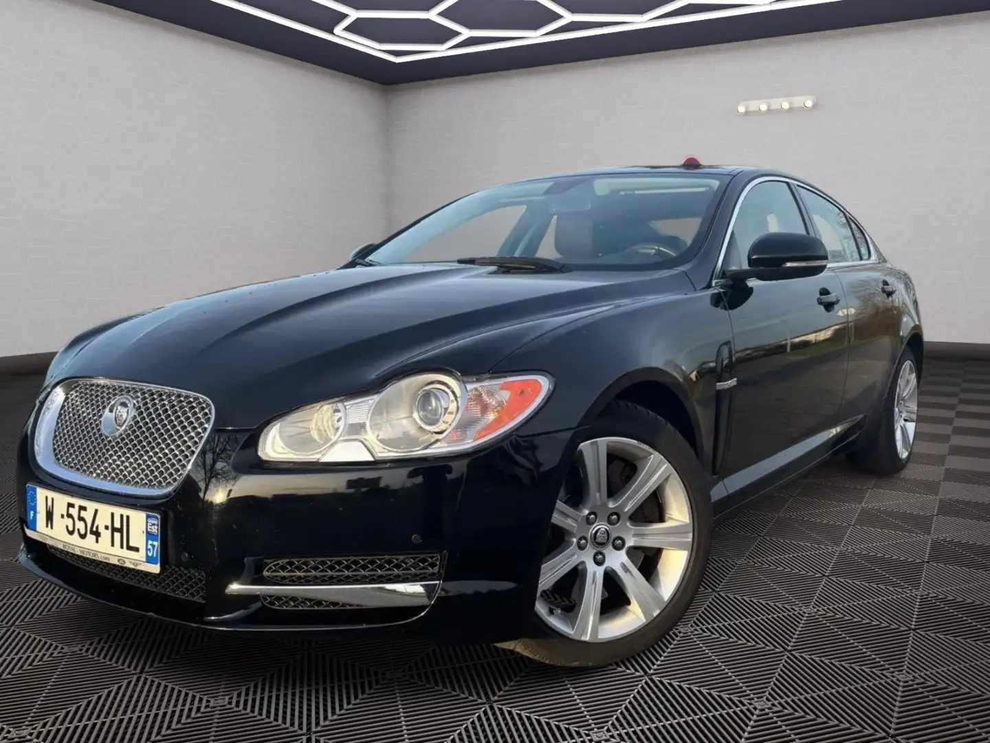 Jaguar XF 3.0 V6 Diesel luxury Noir - 1