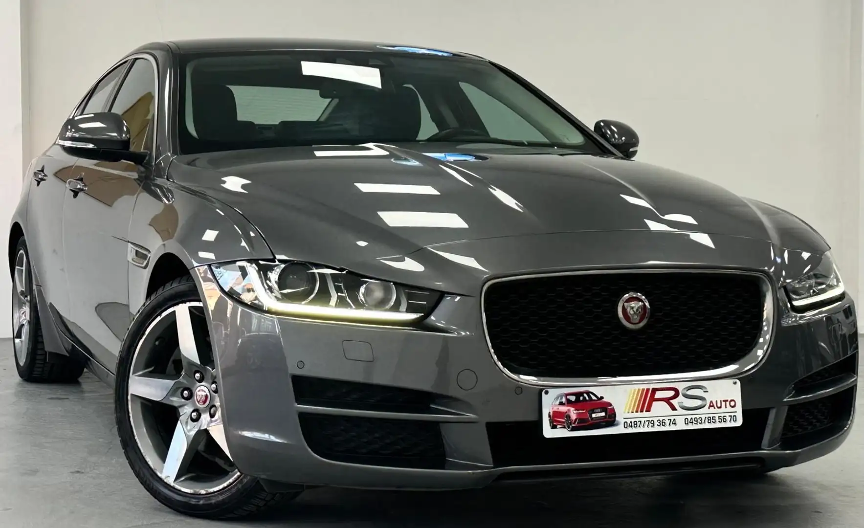 Jaguar XE 2.0 D - GARANTIE 12 MOIS - GPS - CAMERA-CUIR-XENON Grau - 2