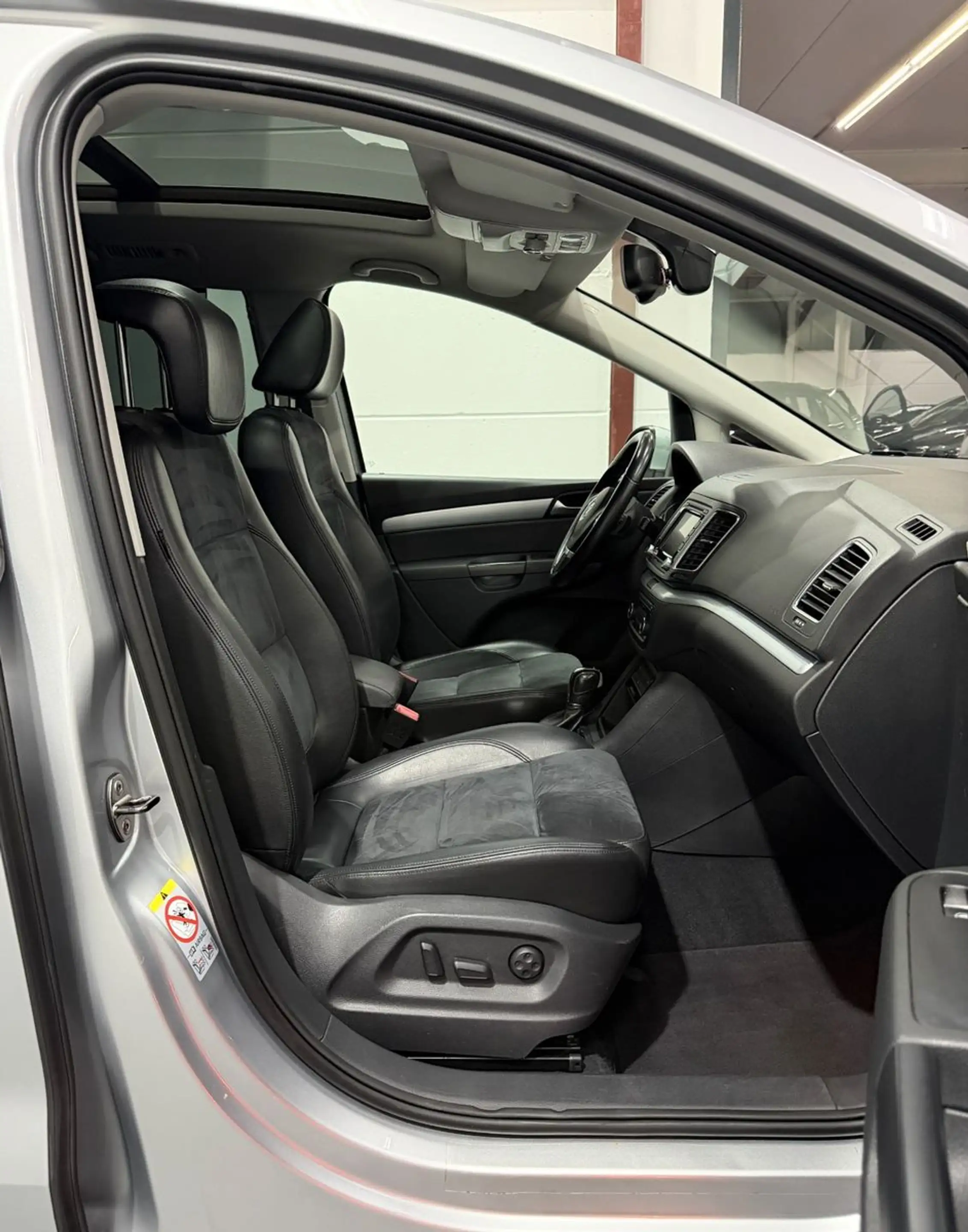 Volkswagen Sharan Highline 2.0 TDI DSG PANO*Memory*Temp*AHK — photo 12