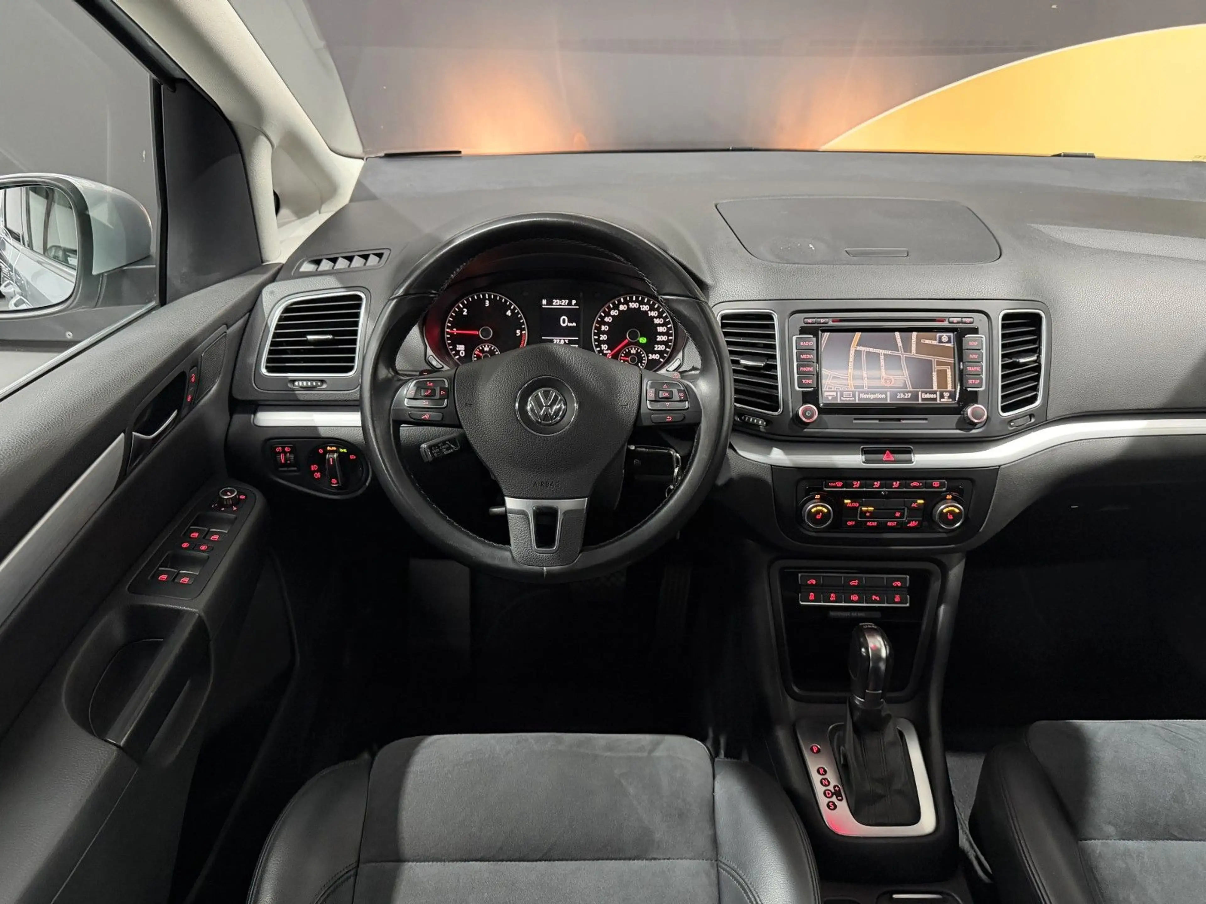 Volkswagen Sharan Highline 2.0 TDI DSG PANO*Memory*Temp*AHK — photo 14