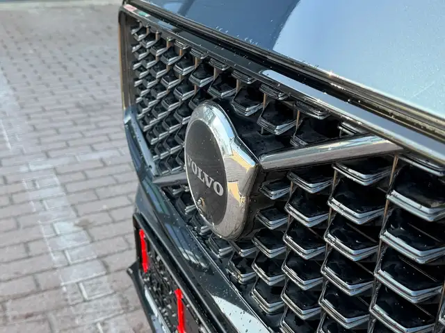Volvo XC60 view 3