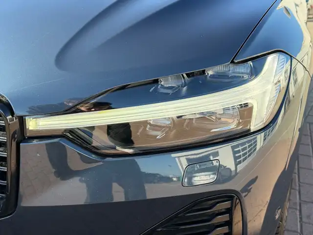 Volvo XC60 view 2