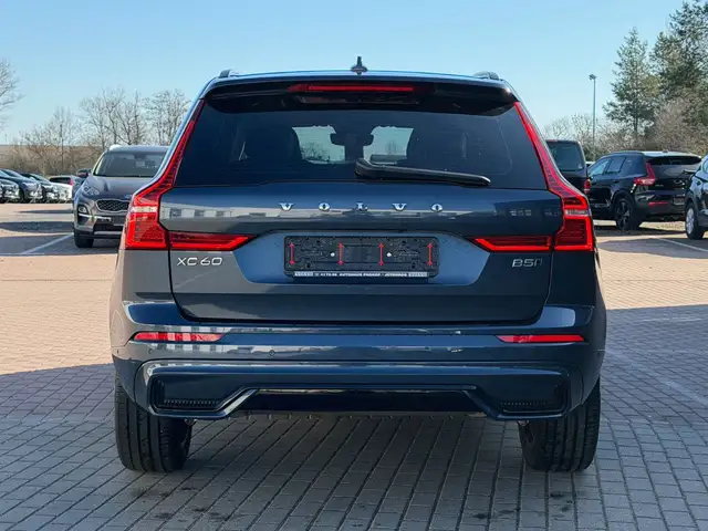 Volvo XC60 view 8
