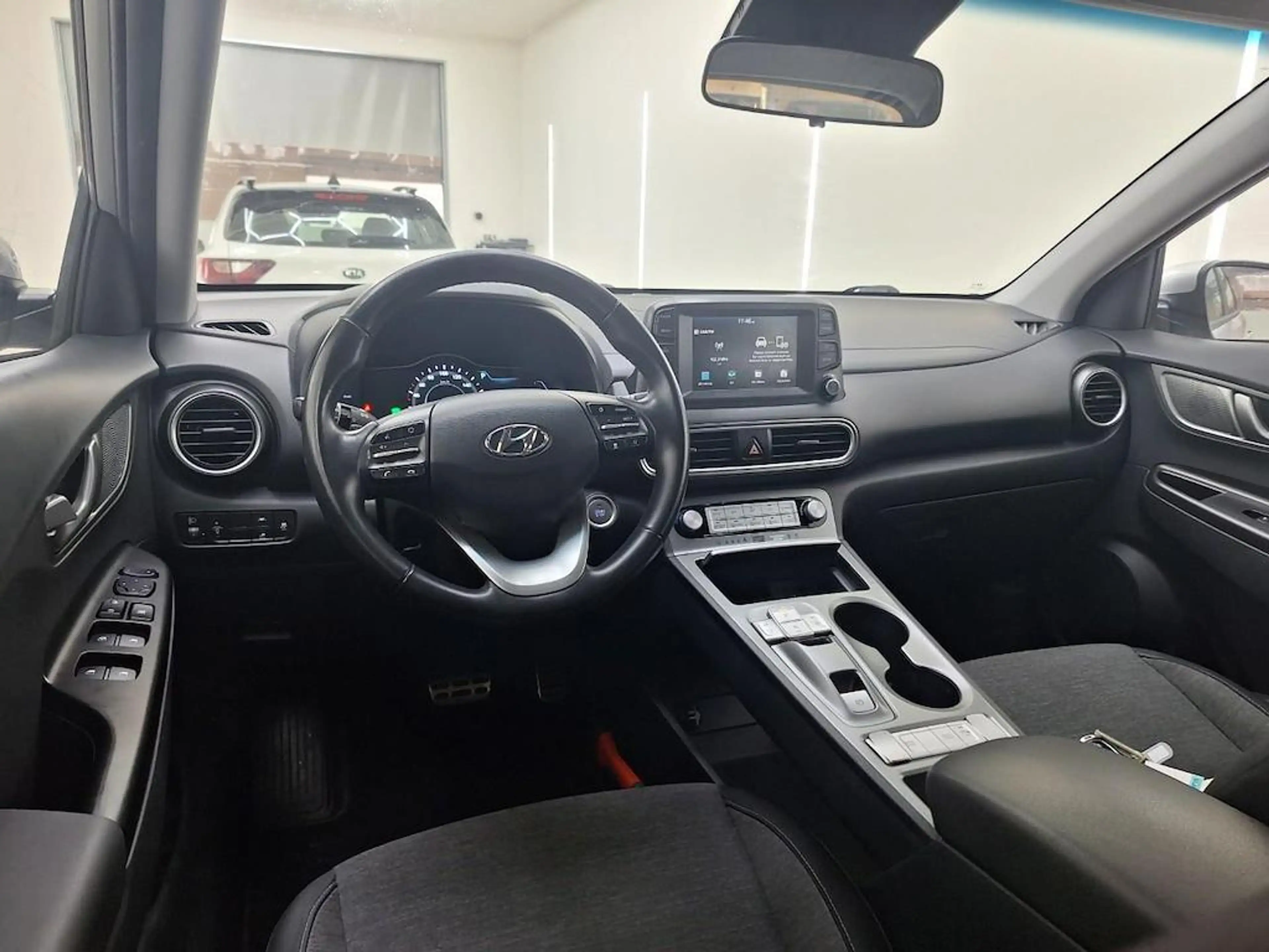 Hyundai KONA EV Comfort 64 kWh SOH 98,9 % | 3 Fase laden | Park — photo 3