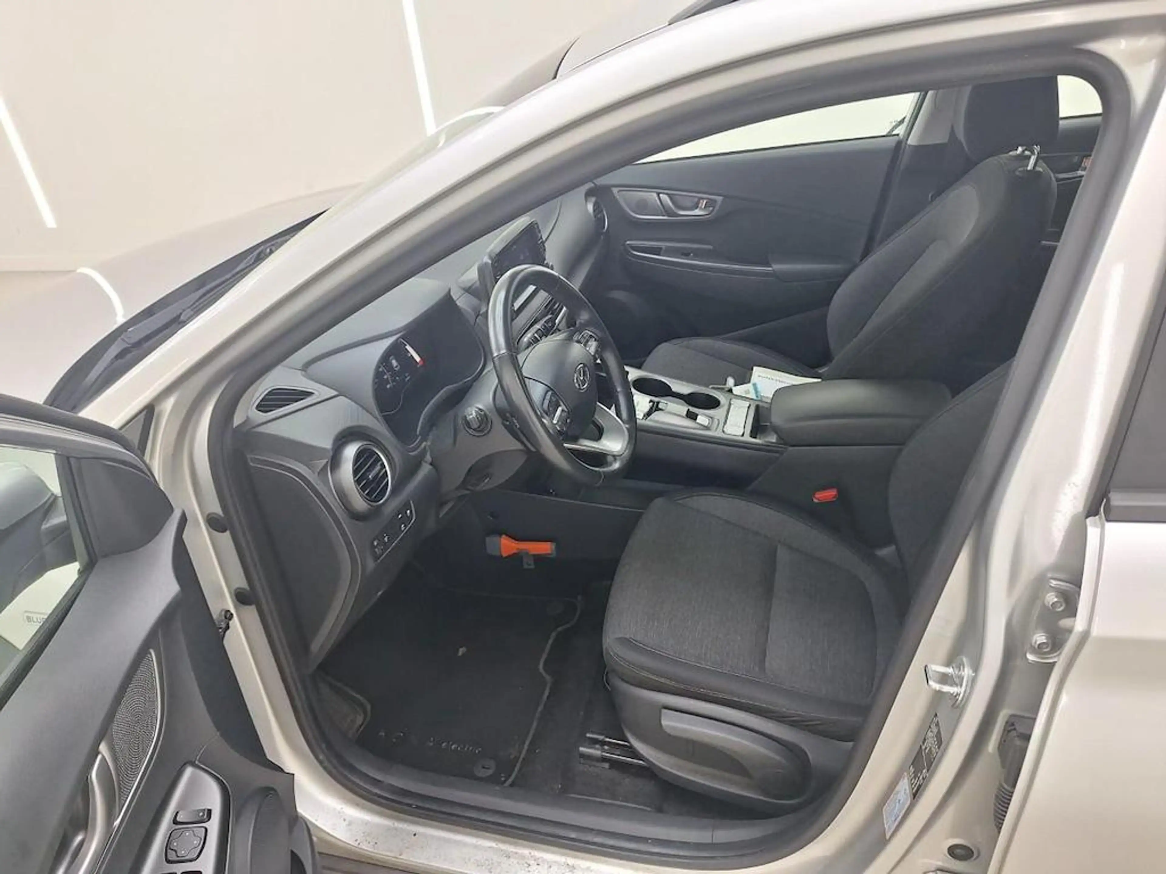 Hyundai KONA EV Comfort 64 kWh SOH 98,9 % | 3 Fase laden | Park — photo 2