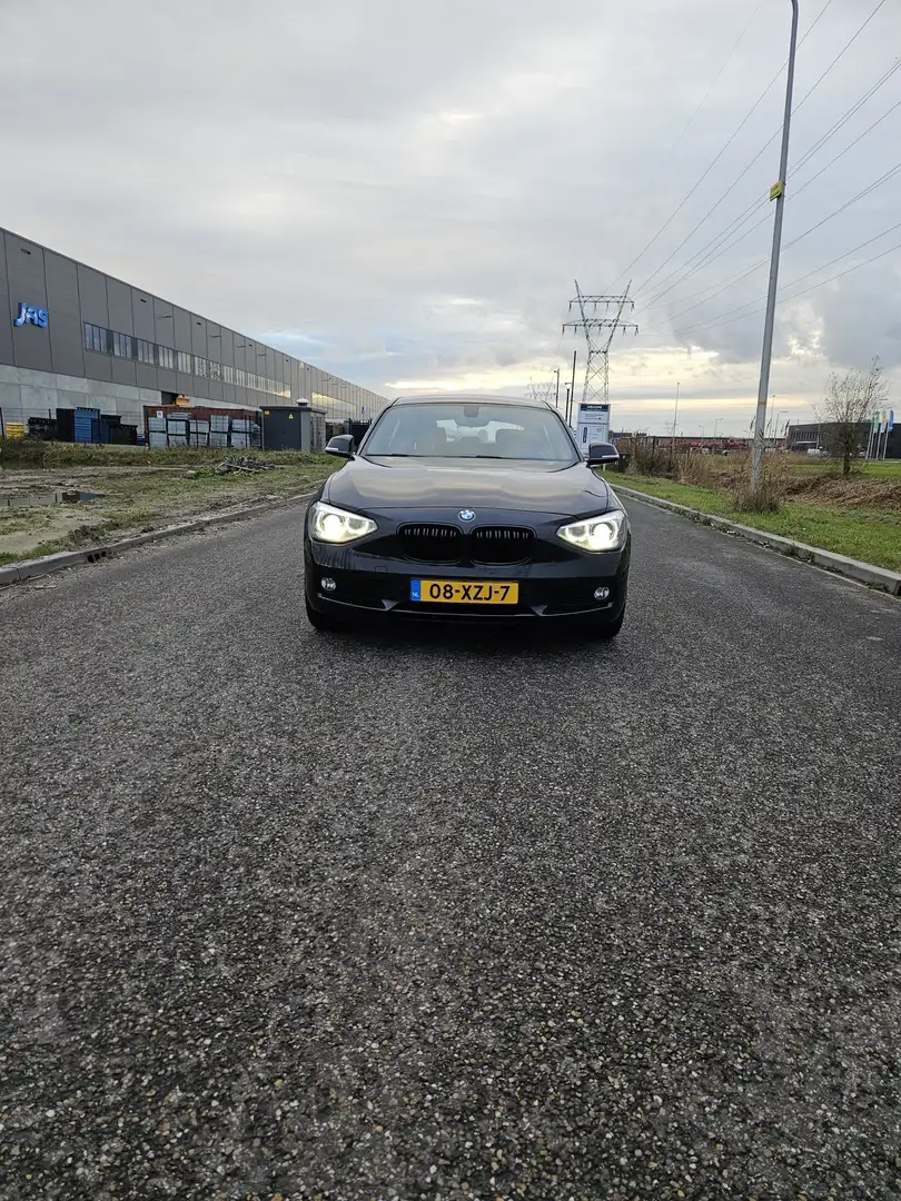 BMW 116 i Upgrade Edition Zwart - 2