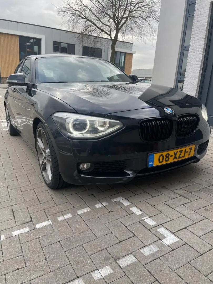 BMW 116 i Upgrade Edition Zwart - 1