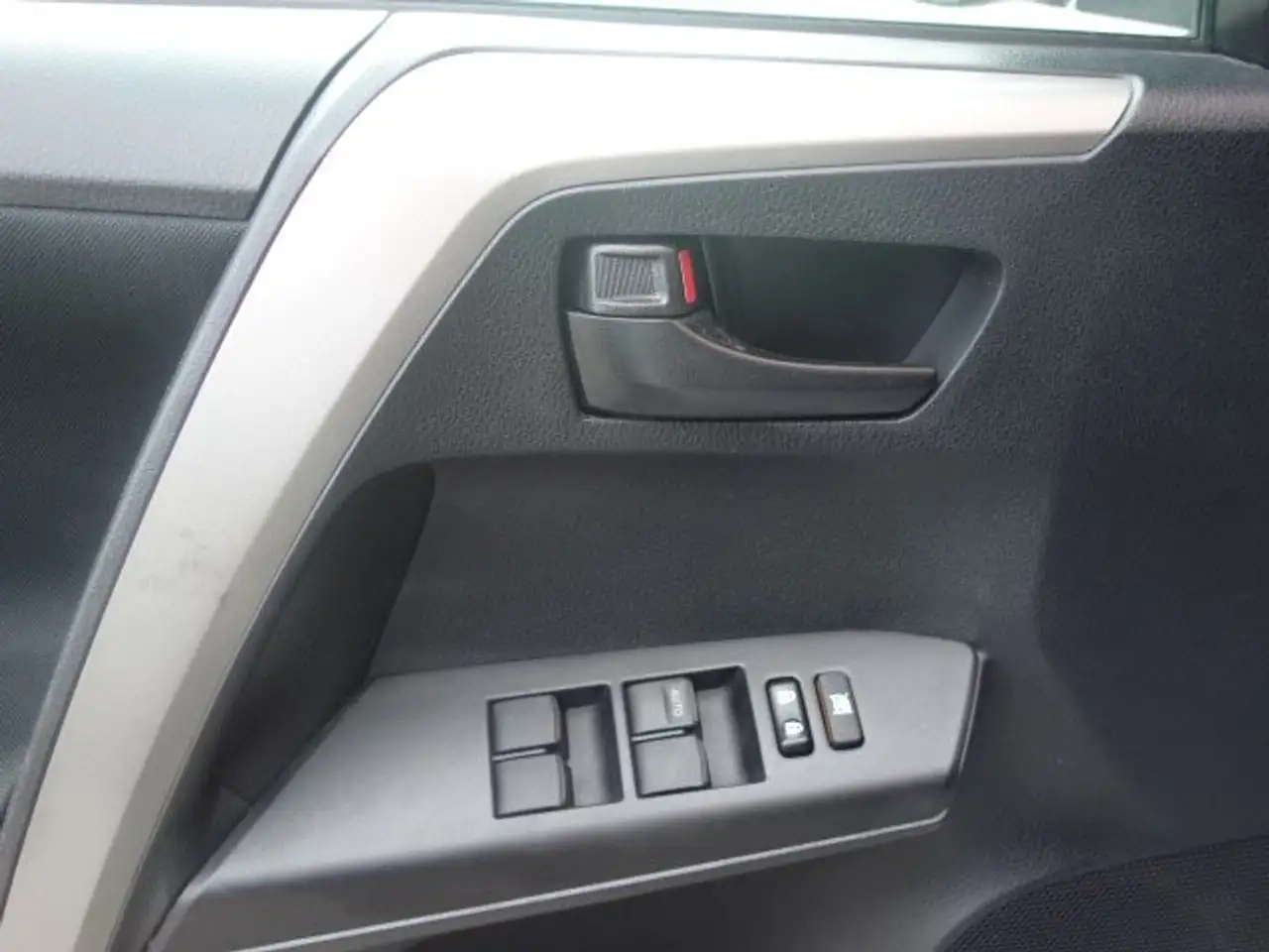 Toyota RAV 4 снимка Toyota RAV 4