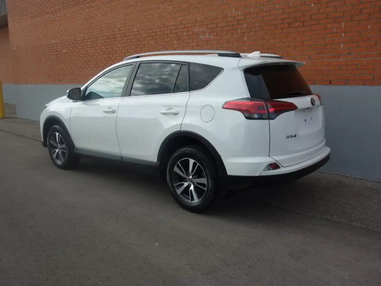 Toyota RAV 4 снимка Toyota RAV 4