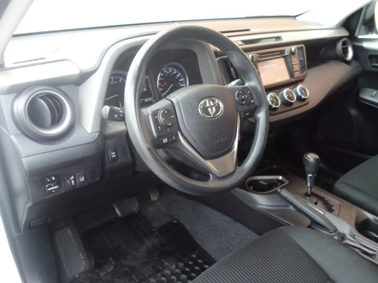 Toyota RAV 4 снимка Toyota RAV 4