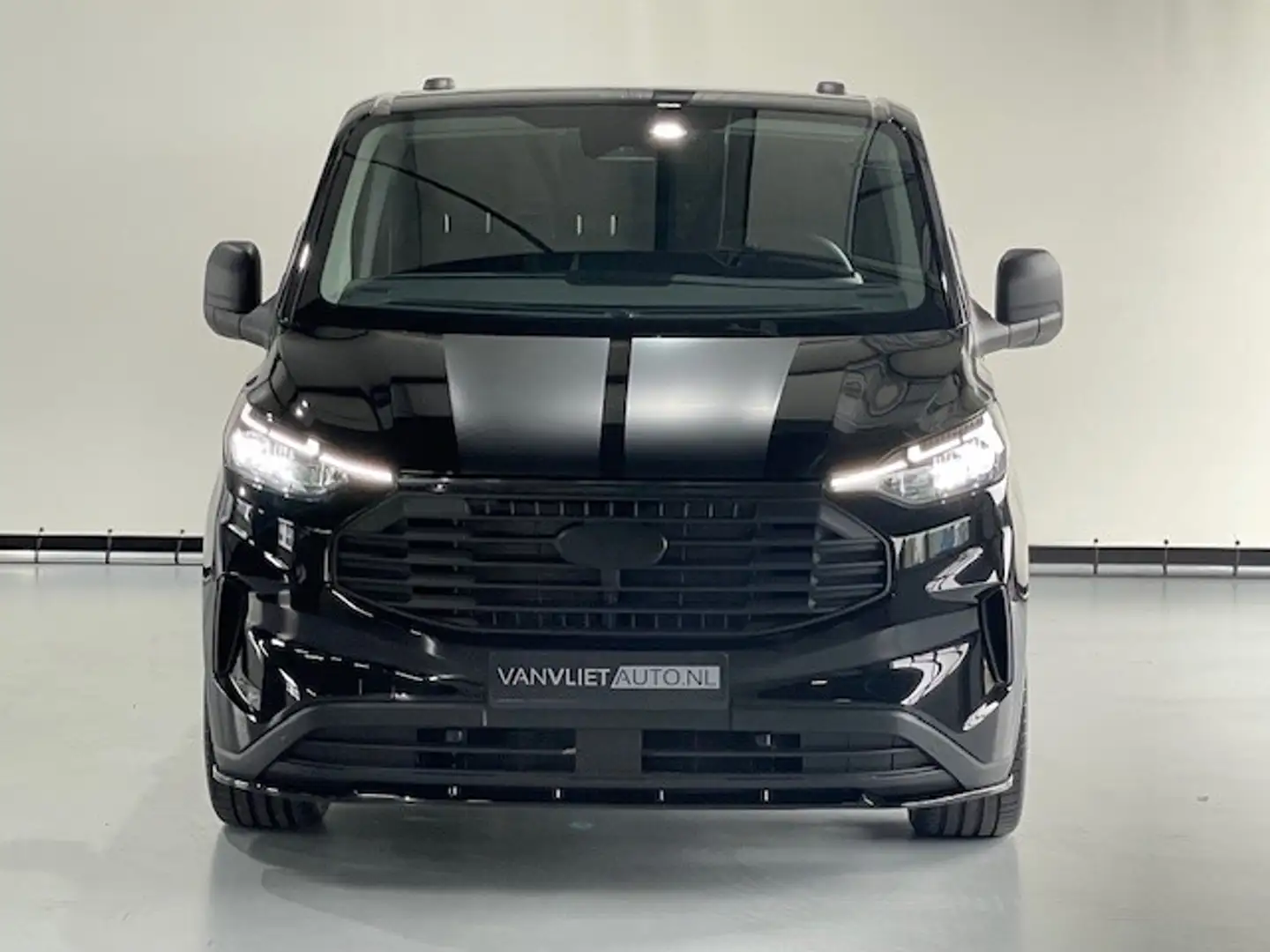 Ford Transit Custom 320 2.0 TDCI L2H1 AUT 170 PK NEXT LEVEL Navi Apple Zwart - 2