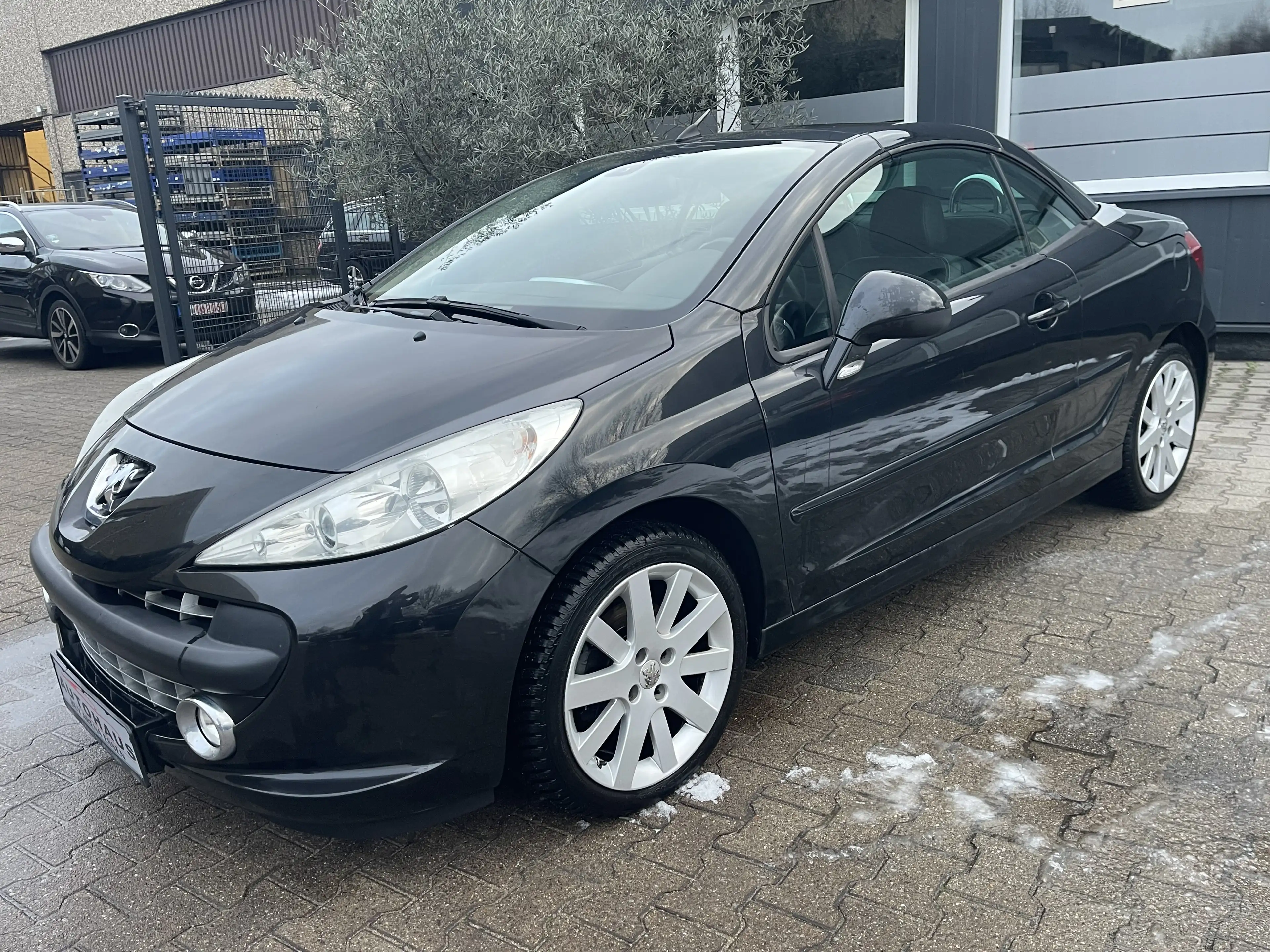 Peugeot 207 CC 1.6 Platinum 120 VTi Automatik 2.H S-Heft Top — photo 5