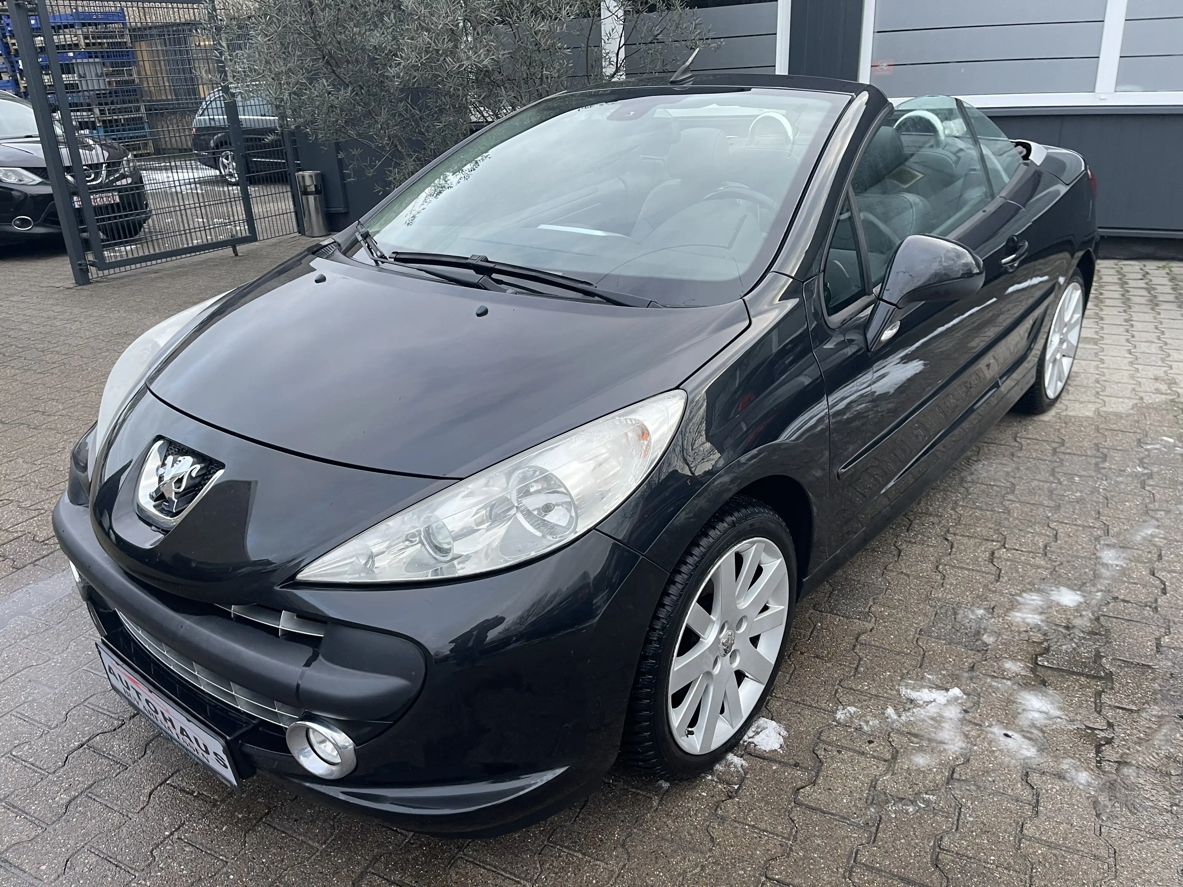 Peugeot 207 CC 1.6 Platinum 120 VTi Automatik 2.H S-Heft Top — photo 12