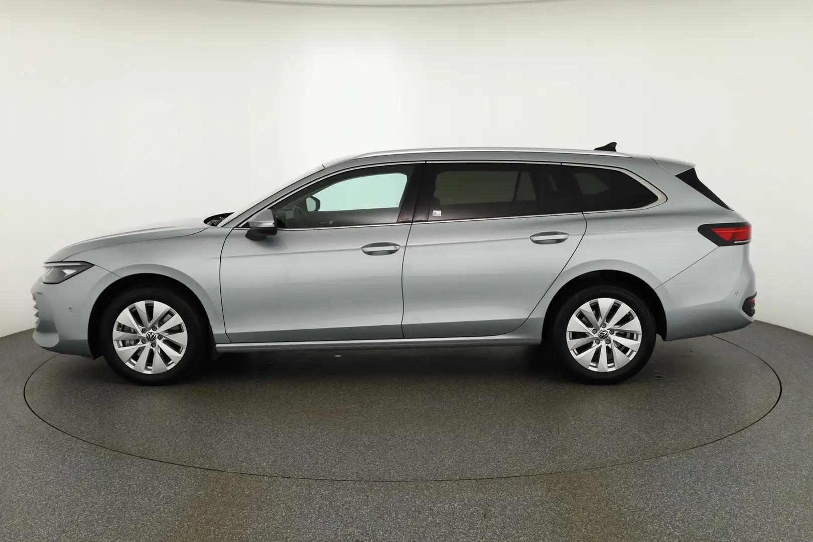 Volkswagen Passat Variant 2.0 TDI 4M DSG LED ACC Navi AHK Argintiu - 2