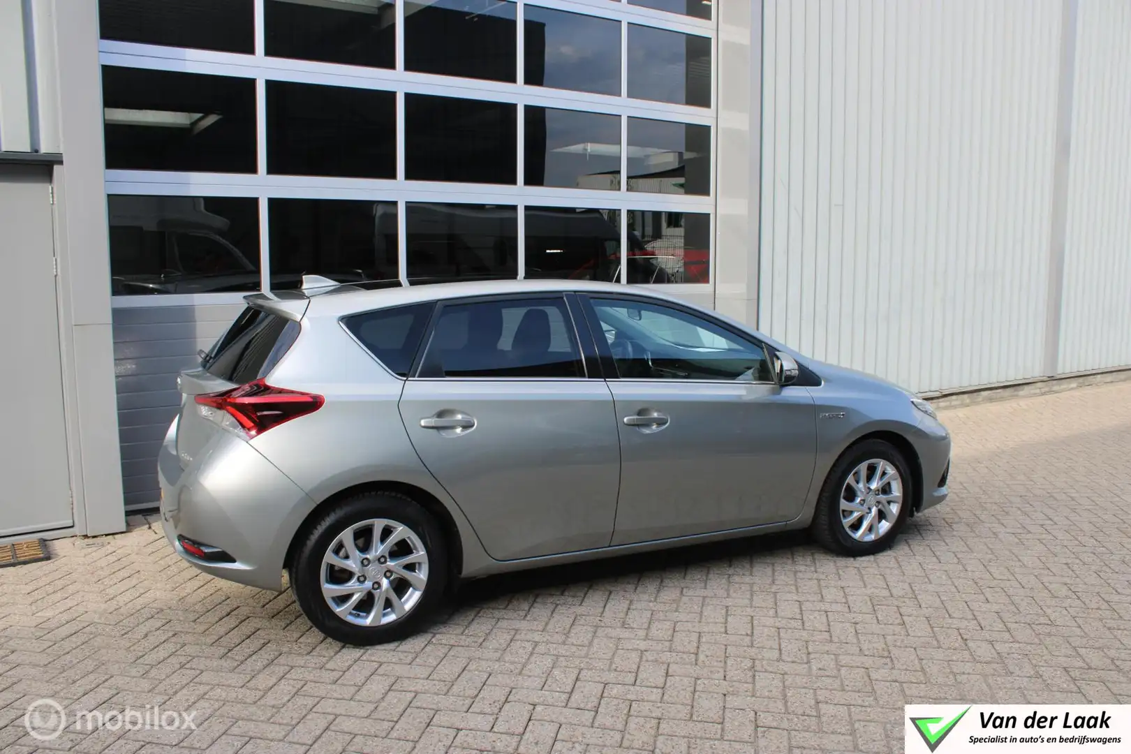 Toyota Auris 1.8 Hybrid Trend NL Auto | 1e Eigenaar | Panoramad Grijs - 2