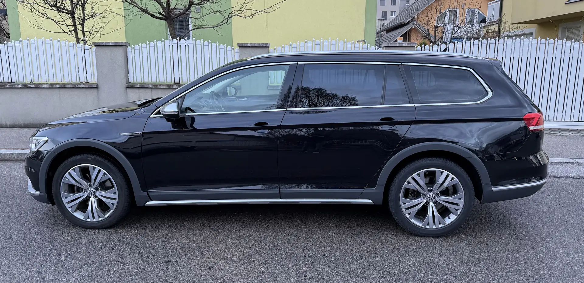 Volkswagen Passat Alltrack BMT 2,0 TDI SCR 4Motion DSG Schwarz - 2