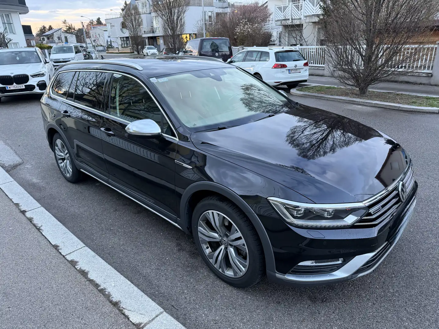 Volkswagen Passat Alltrack BMT 2,0 TDI SCR 4Motion DSG Schwarz - 1