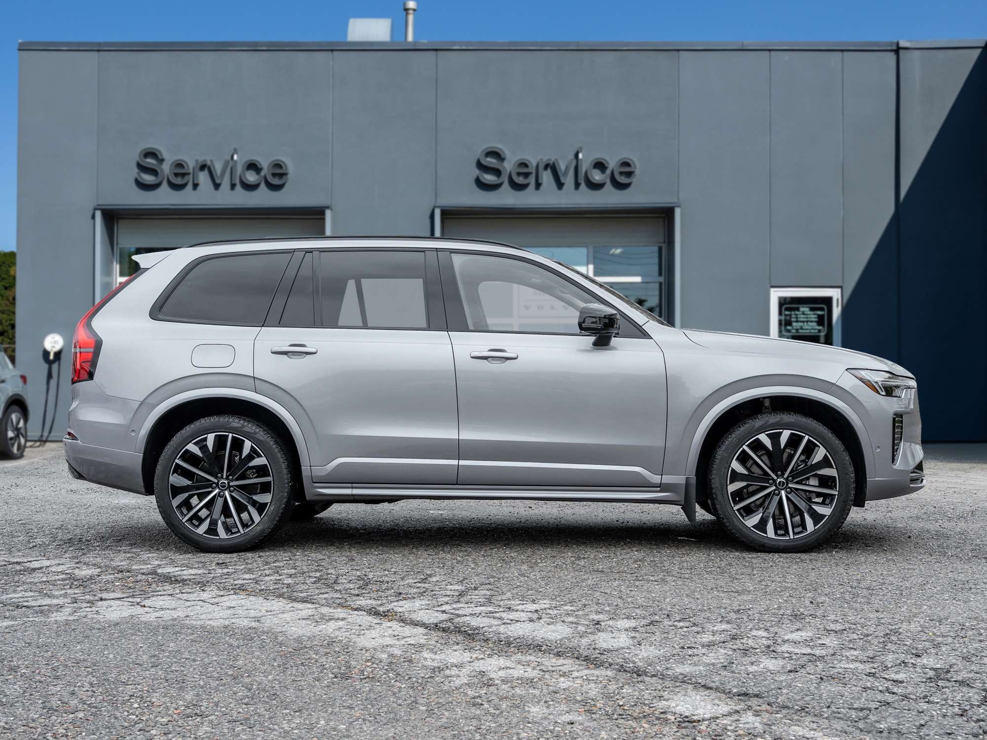 2026 Volvo XC90 B6 AWD PLUS Dark Theme |SUPER LOW MILEAGE thumb 6