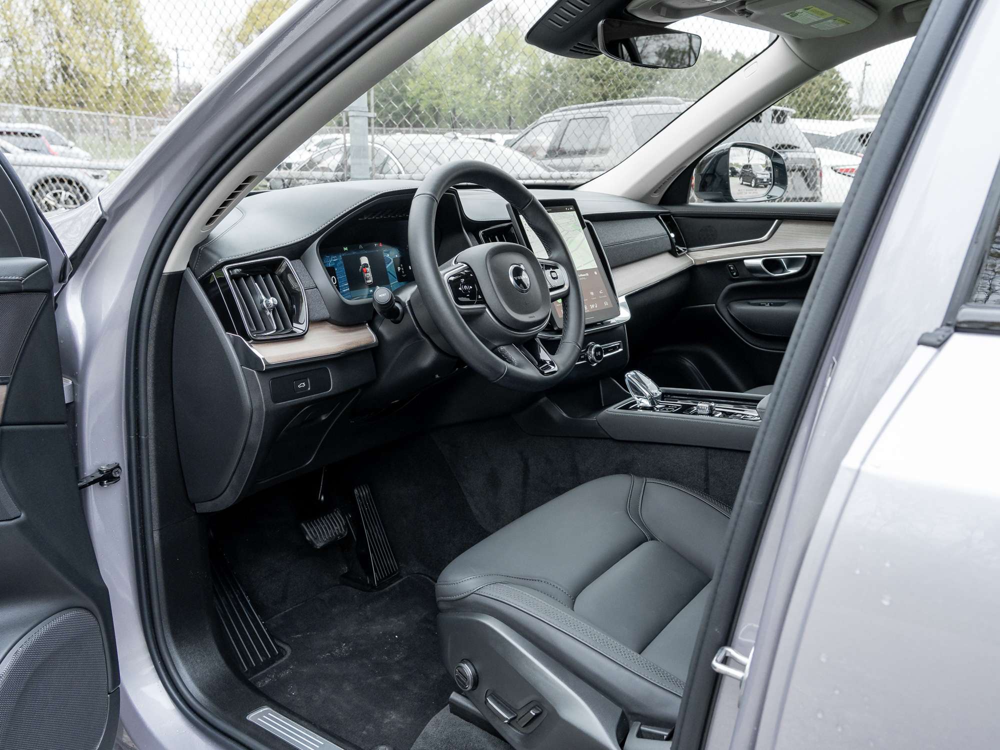 2026 Volvo XC90 B6 AWD PLUS Dark Theme |SUPER LOW MILEAGE thumb 8