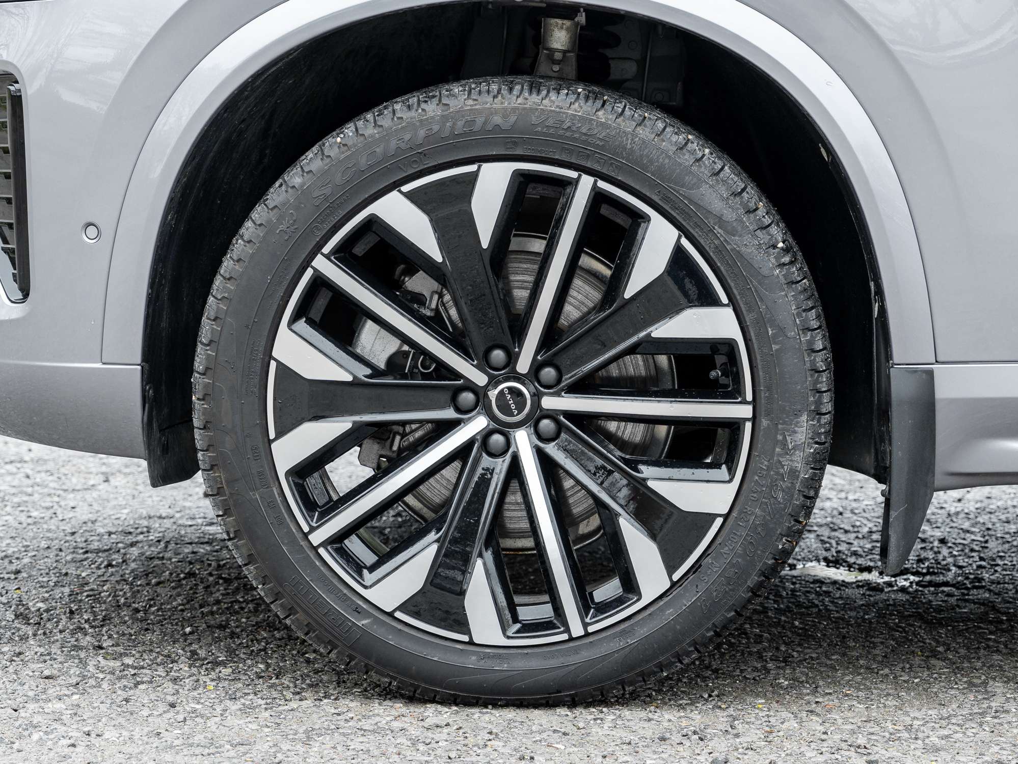 2026 Volvo XC90 B6 AWD PLUS Dark Theme |SUPER LOW MILEAGE alt 5