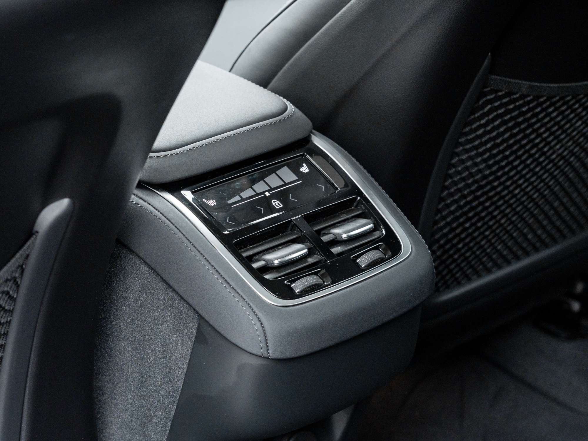 2026 Volvo XC90 B6 AWD PLUS Dark Theme |SUPER LOW MILEAGE thumb 25