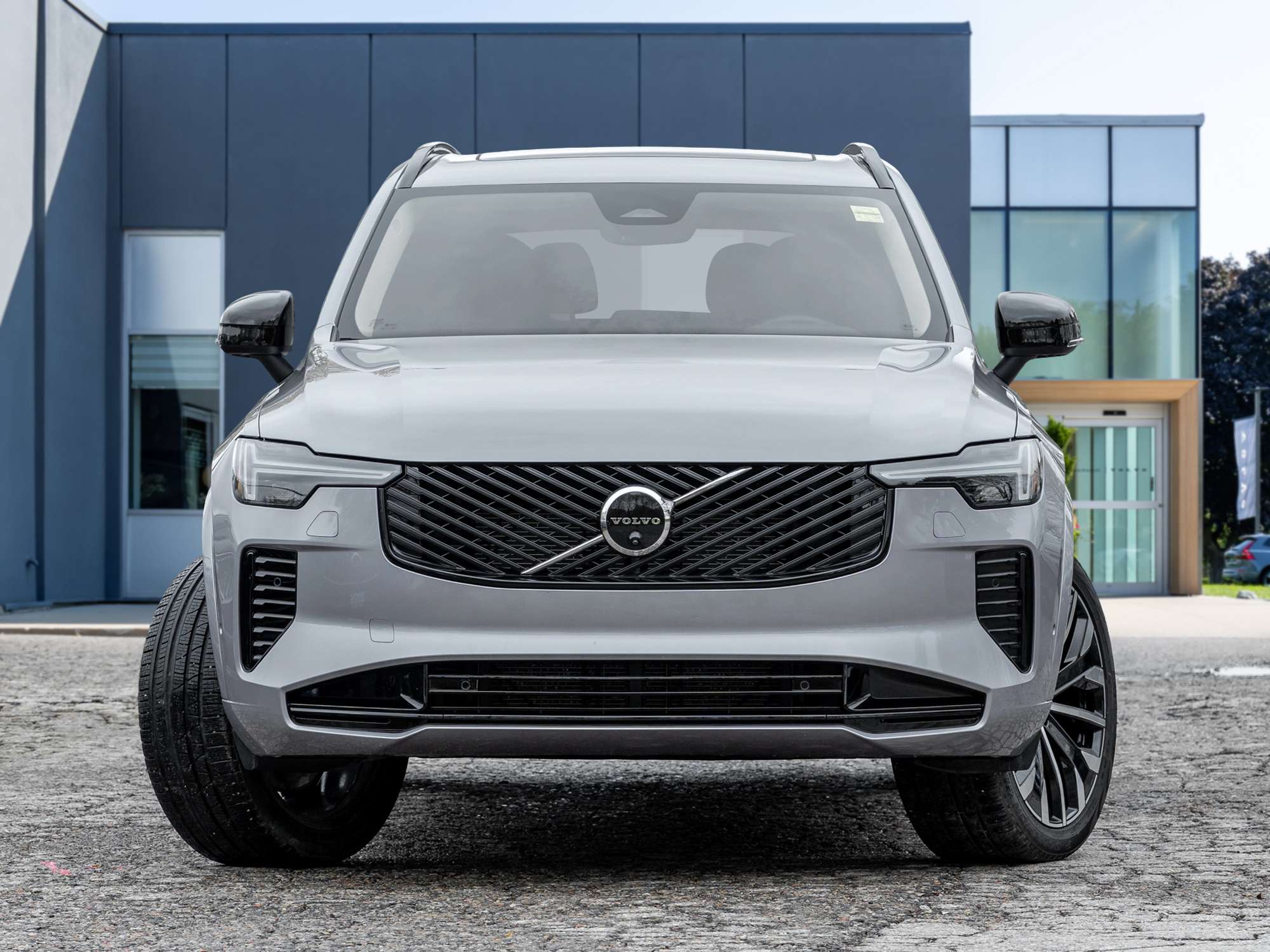 2026 Volvo XC90 B6 AWD PLUS Dark Theme |SUPER LOW MILEAGE alt 3