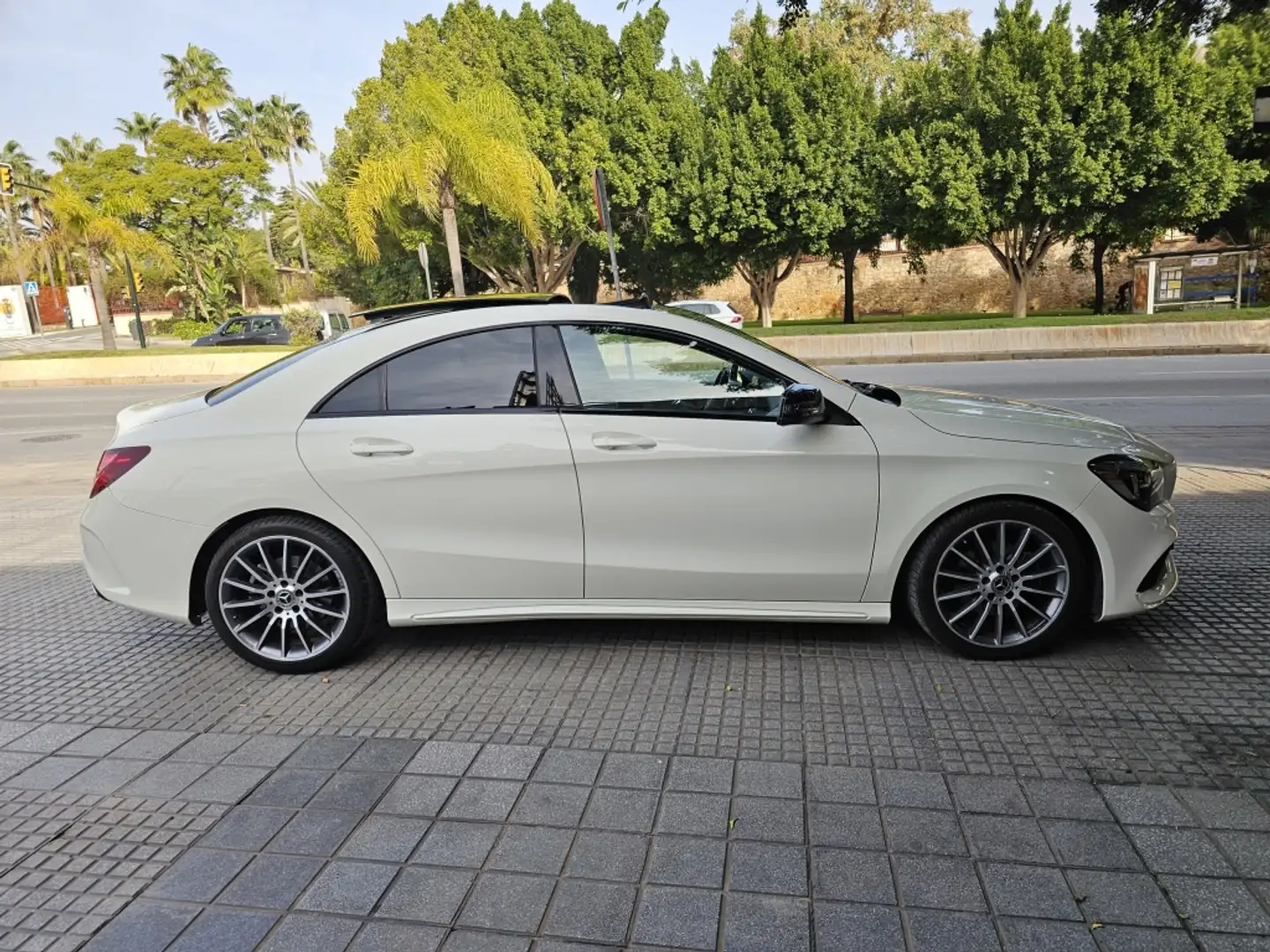 Mercedes-Benz CLA 200 200d 7G-DCT Weiß - 1