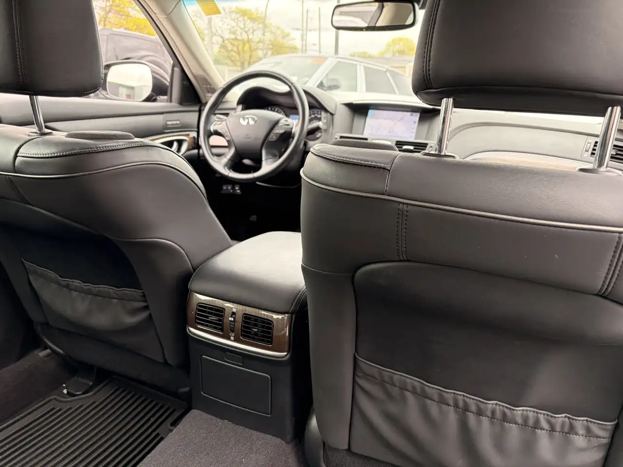 Infiniti Q70 снимка Infiniti Q70