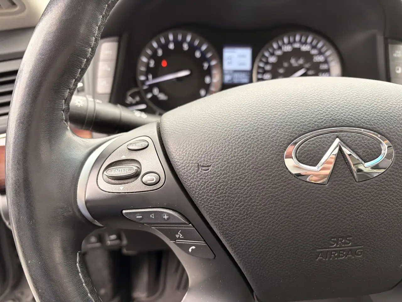 Infiniti Q70 снимка Infiniti Q70