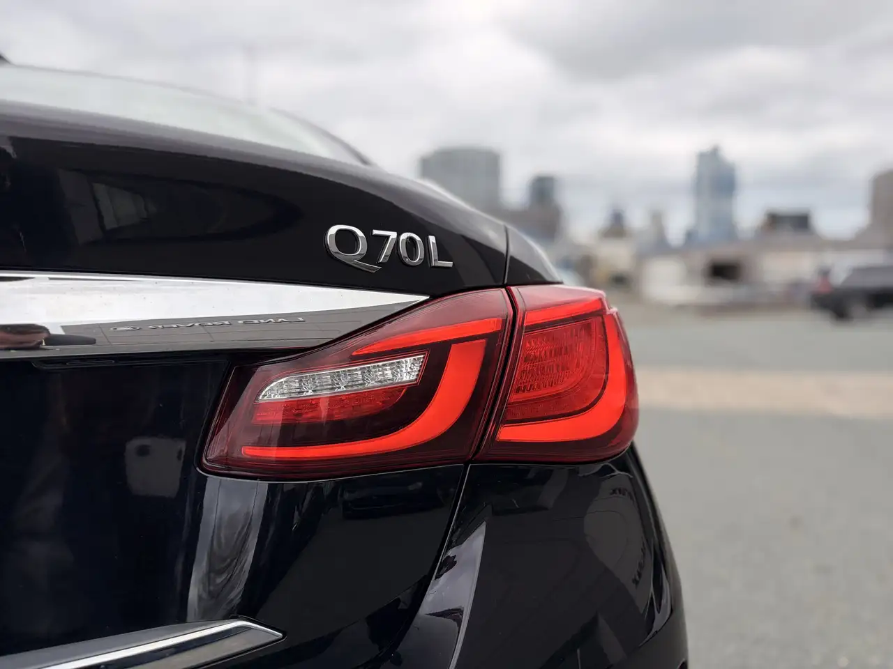 Infiniti Q70 снимка Infiniti Q70