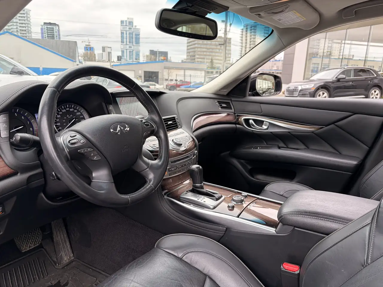 Infiniti Q70 снимка Infiniti Q70