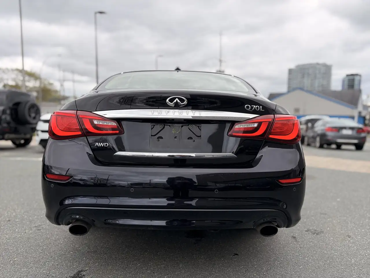 Infiniti Q70 снимка Infiniti Q70