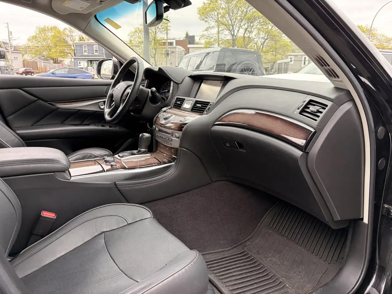 Infiniti Q70 снимка Infiniti Q70