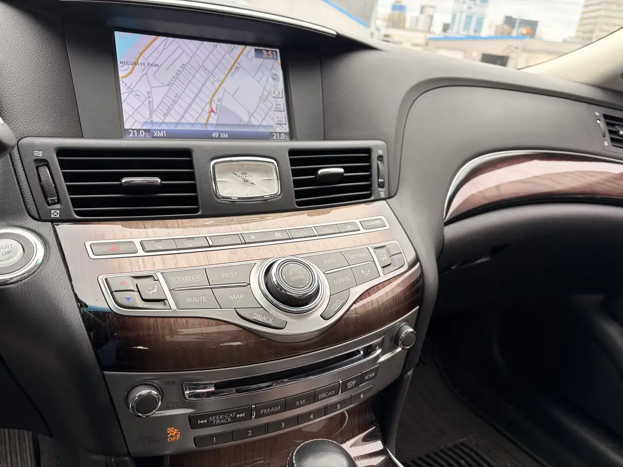 Infiniti Q70 снимка Infiniti Q70
