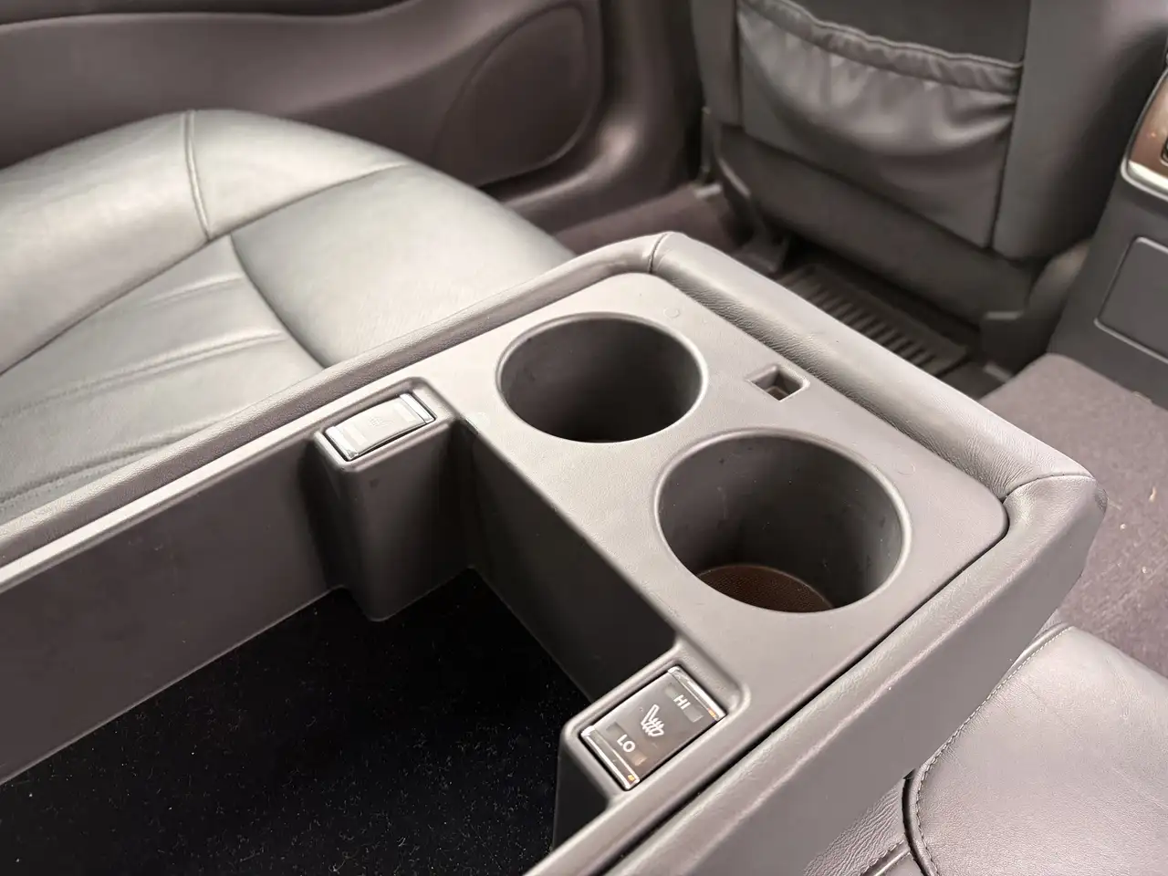 Infiniti Q70 снимка Infiniti Q70