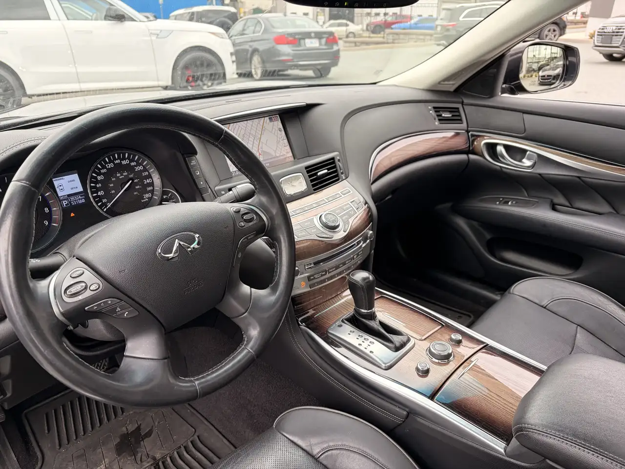 Infiniti Q70 снимка Infiniti Q70