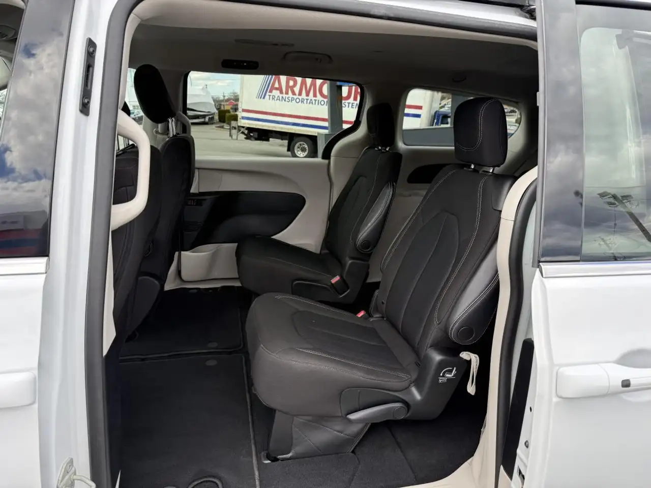 Chrysler Grand Caravan снимка Chrysler Grand Caravan