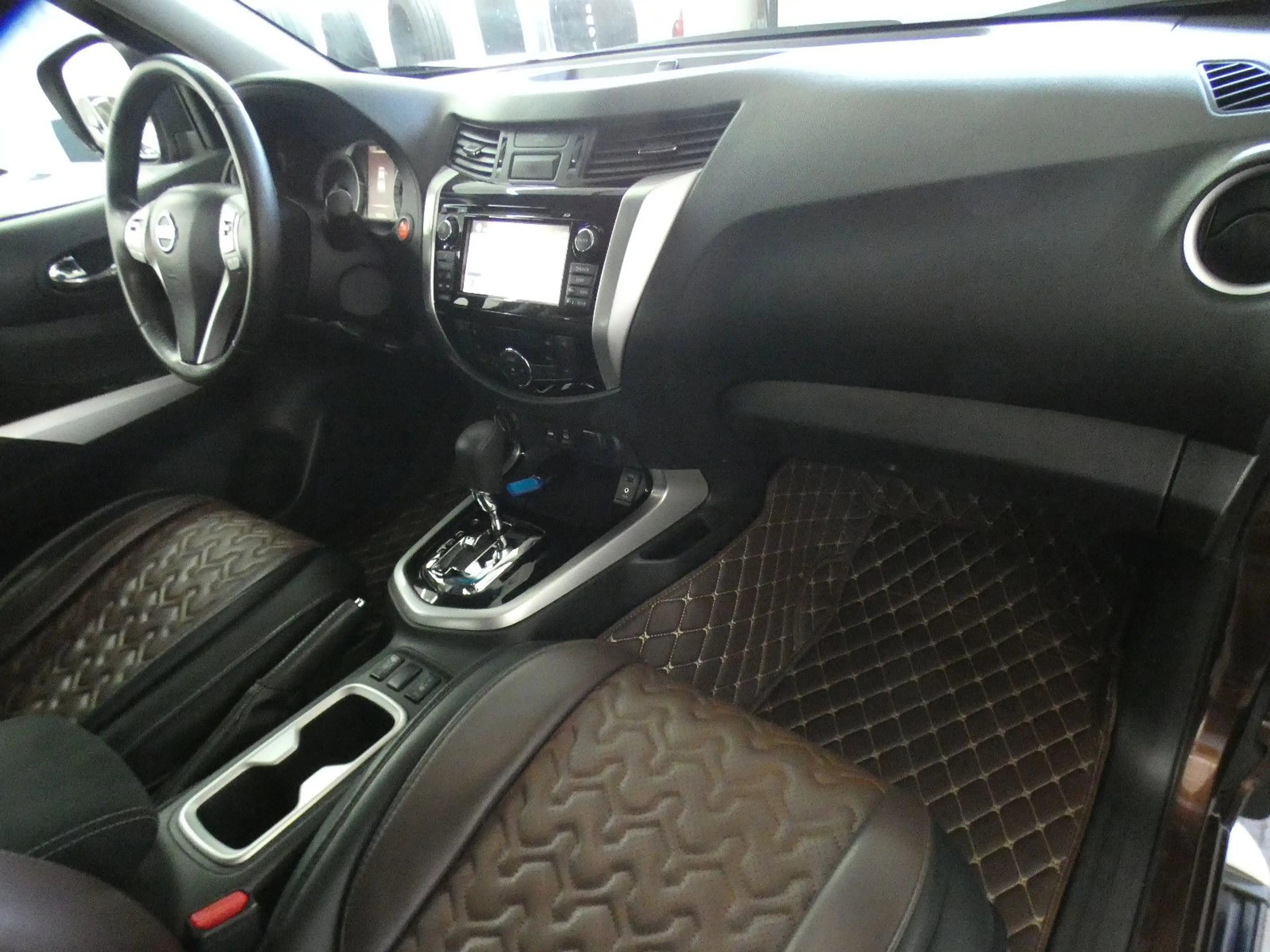 Nissan Navara NP300 N-Connecta Double Cab 4x4*AHK*HAGEL — photo 10