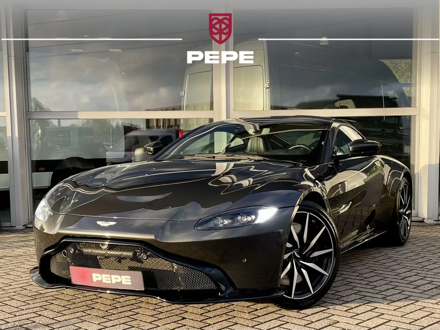 Aston Martin Vantage 4.0 V8 Grau - 1