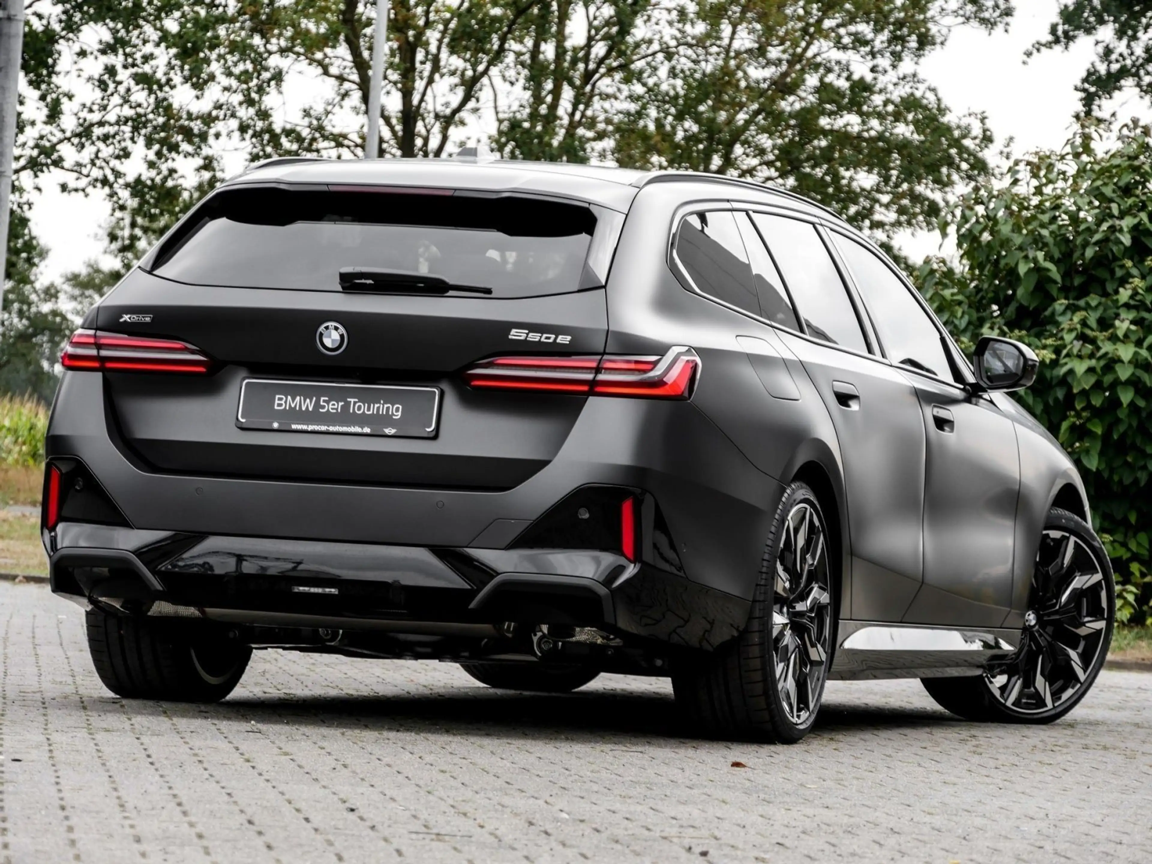 BMW 550 e xDrive M Sport HUD PANO ACC AHK 360°KAM LM — photo 2