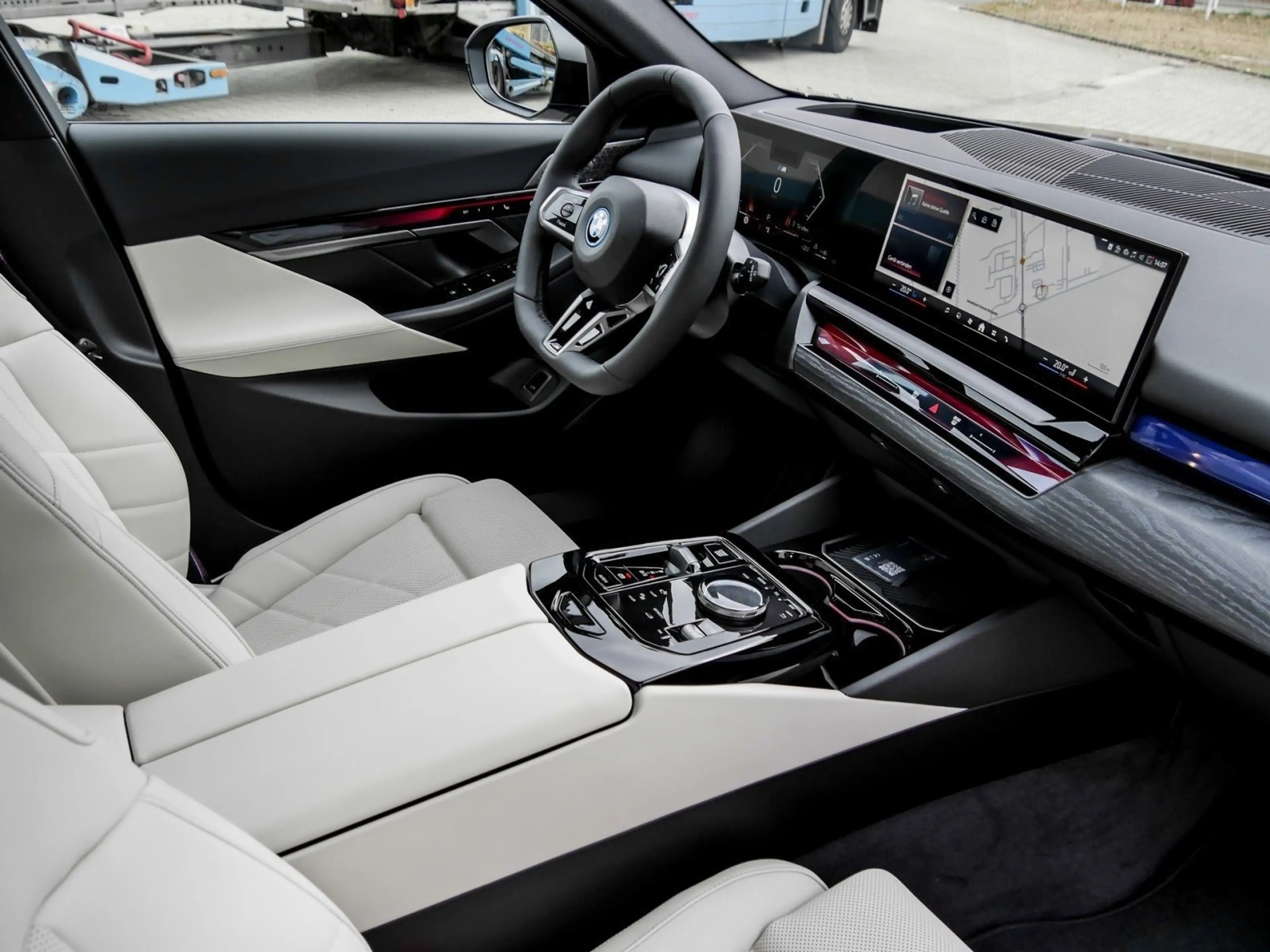 BMW 550 e xDrive M Sport HUD PANO ACC AHK 360°KAM LM — photo 3
