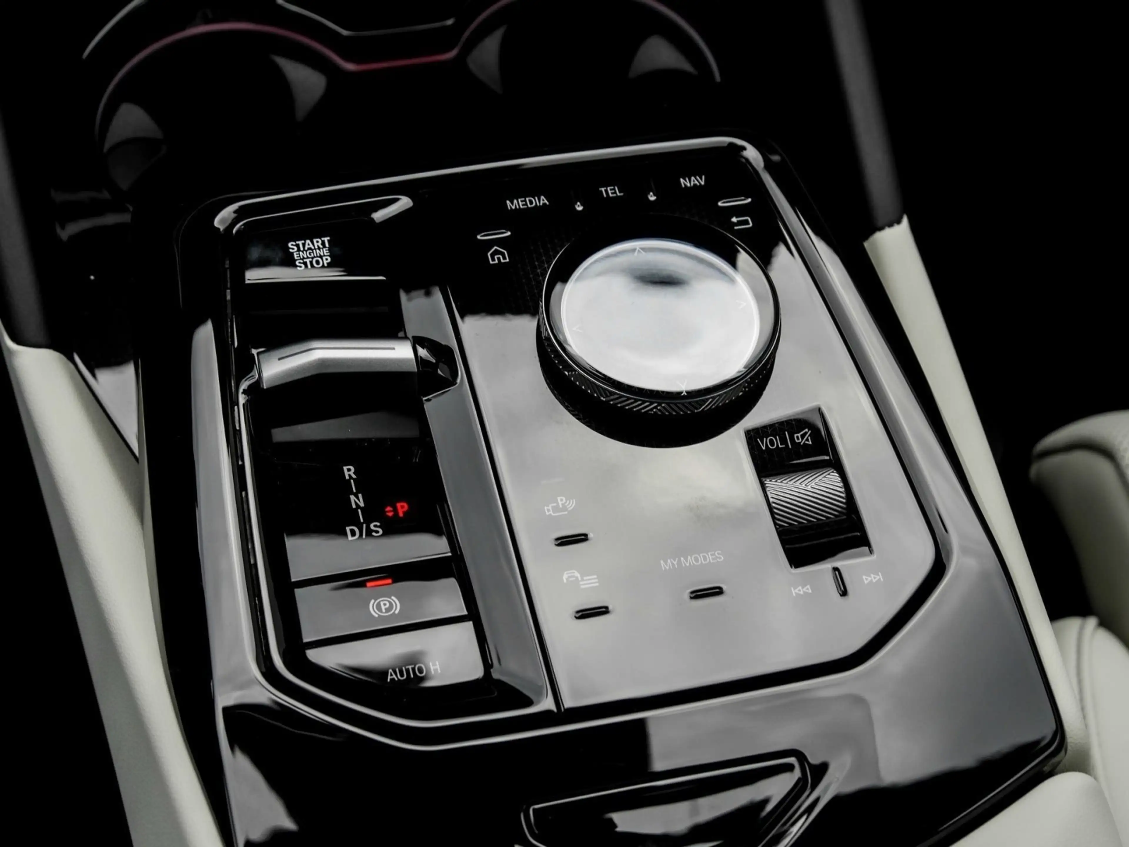 BMW 550 e xDrive M Sport HUD PANO ACC AHK 360°KAM LM — photo 10