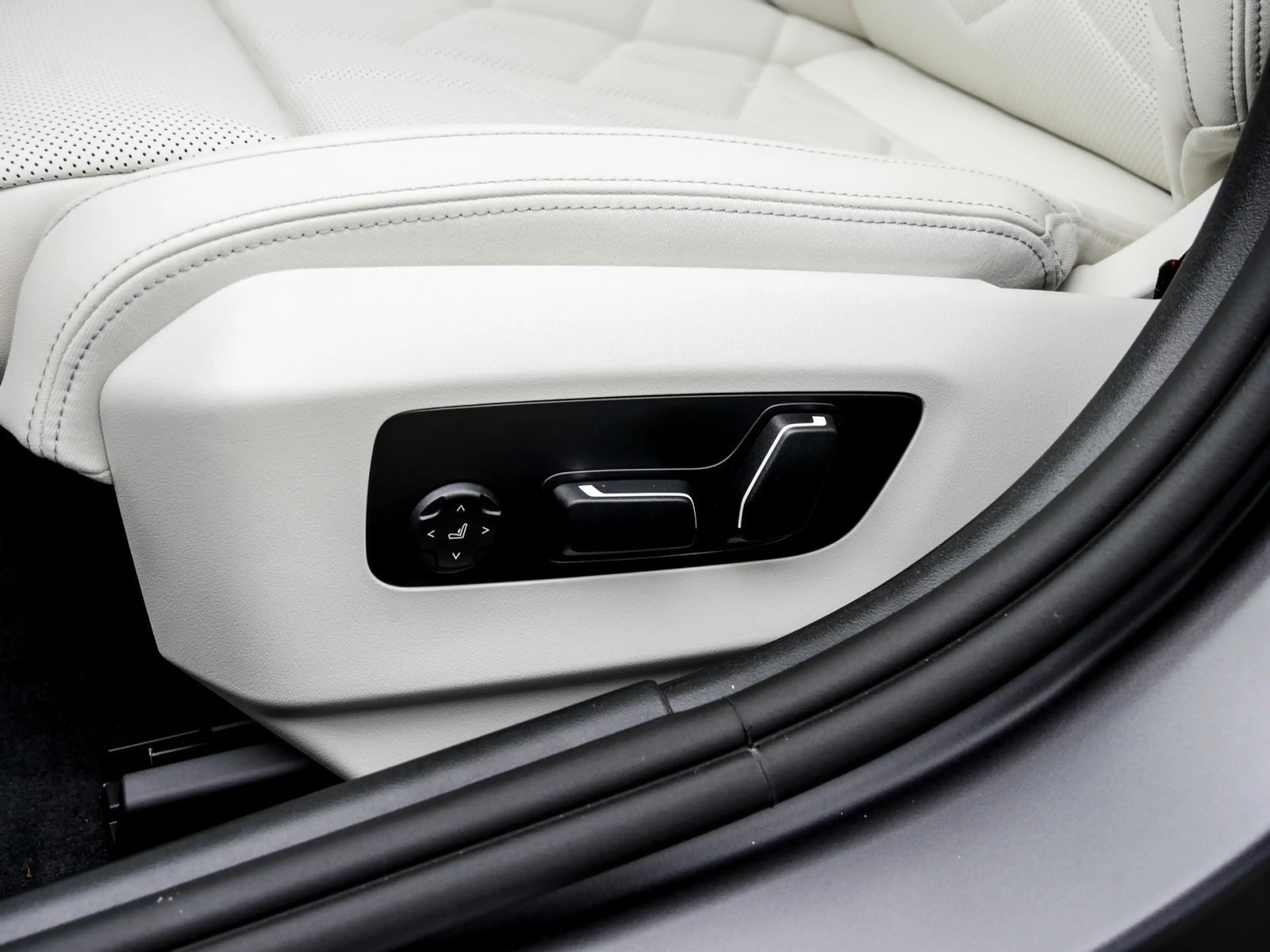 BMW 550 e xDrive M Sport HUD PANO ACC AHK 360°KAM LM — photo 14