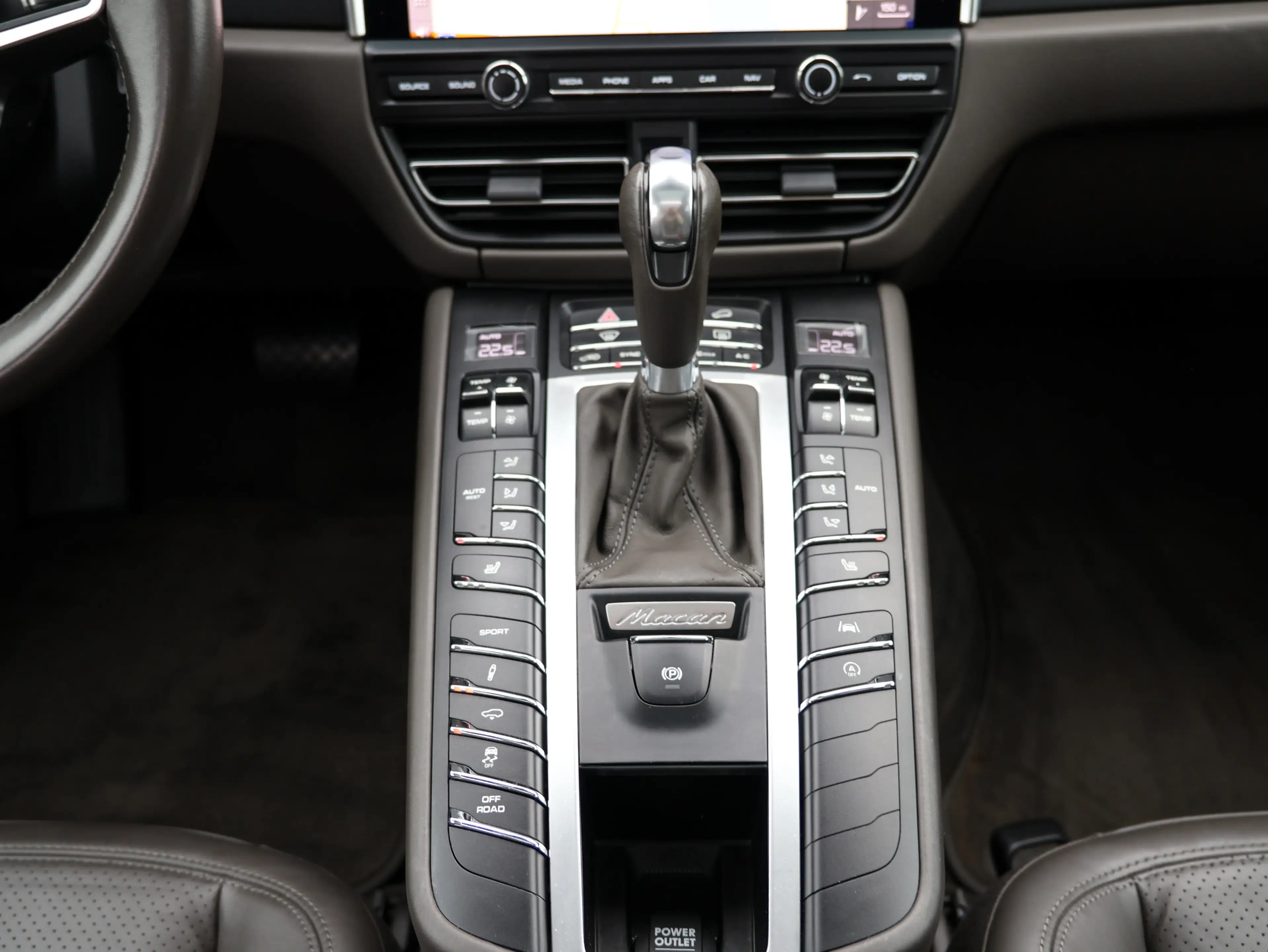 Porsche Macan - PANORAMA   PDLS+   STANDHZG.   20 ZOLL — photo 38