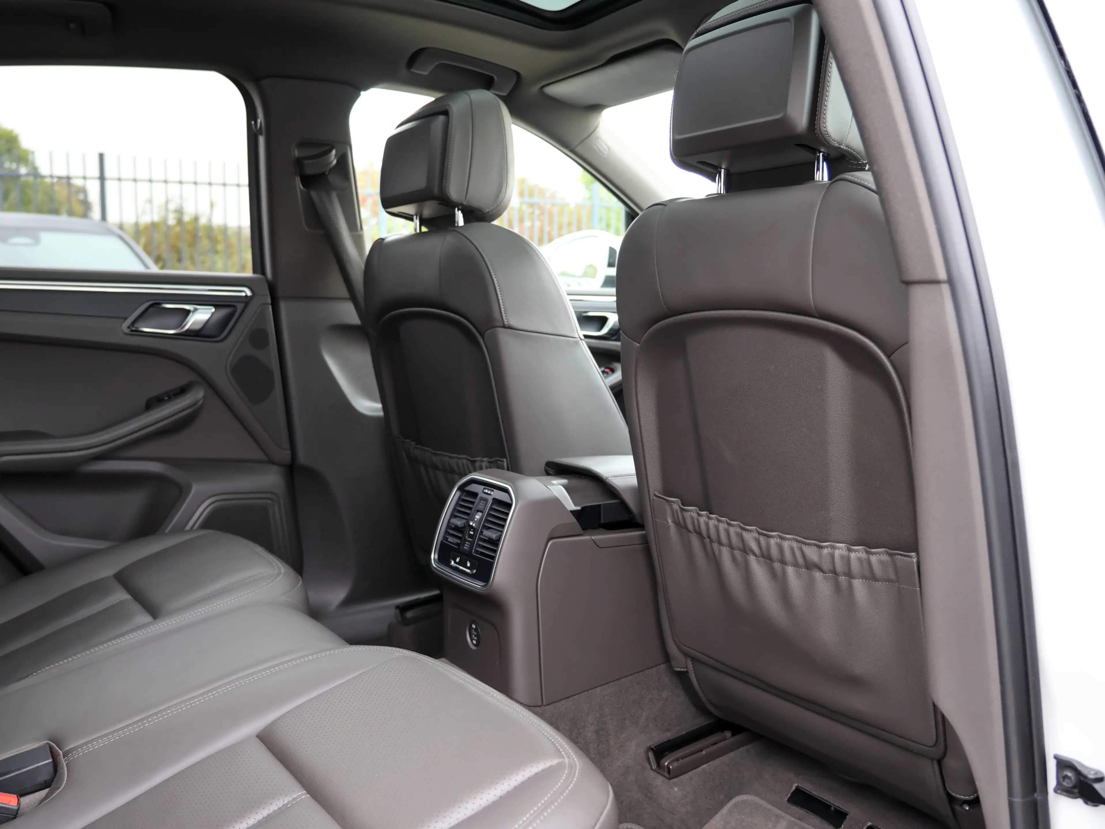 Porsche Macan - PANORAMA   PDLS+   STANDHZG.   20 ZOLL — photo 34